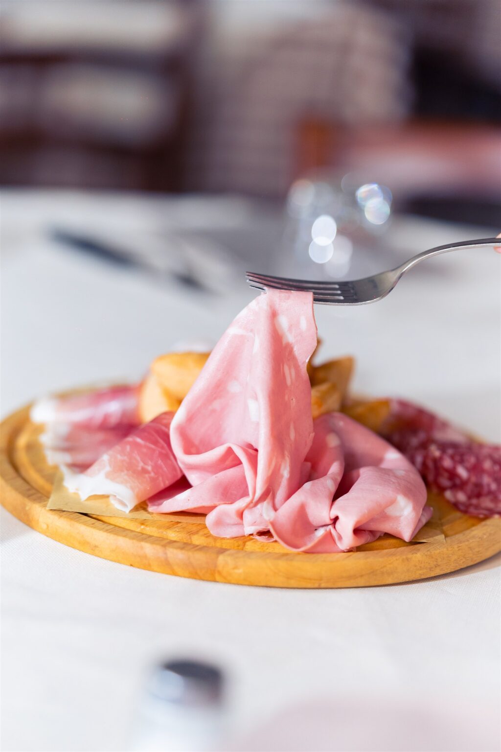 Tagliere di prosciutto, salumi e gnocco fritto