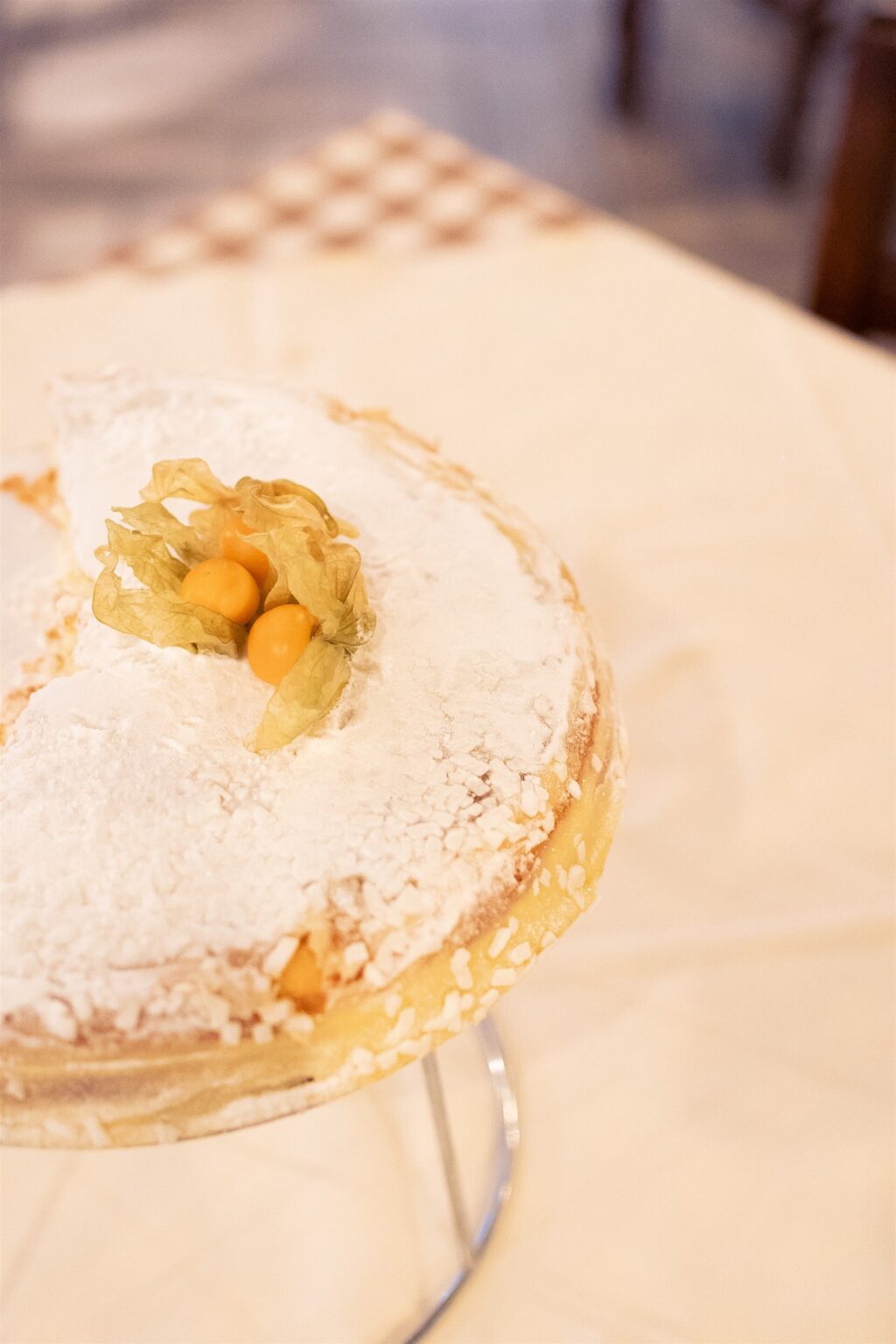 Torta della casa con zucchero a velo